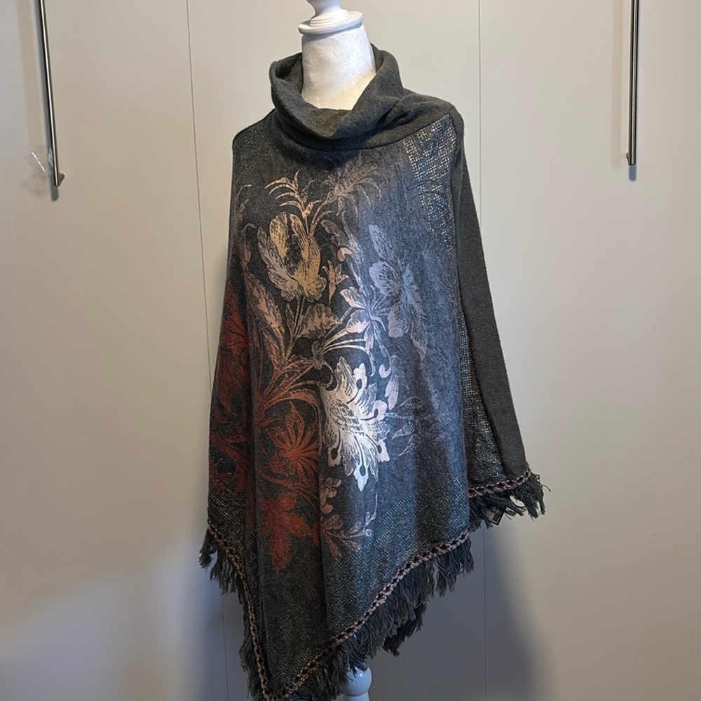 Gray Patterned shawl/poncho